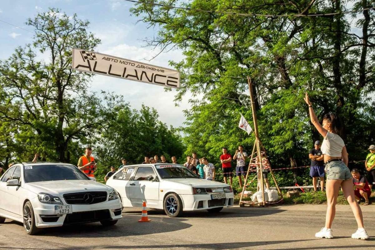 У Новодружеську відбулося авторалі "Drag Racing"