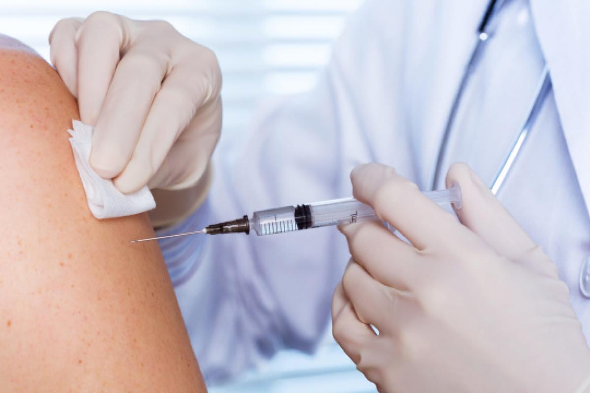 У Британії почали тестувати нову COVID-вакцину від AstraZeneca У Британії почали тестувати нову COVID-вакцину від AstraZeneca