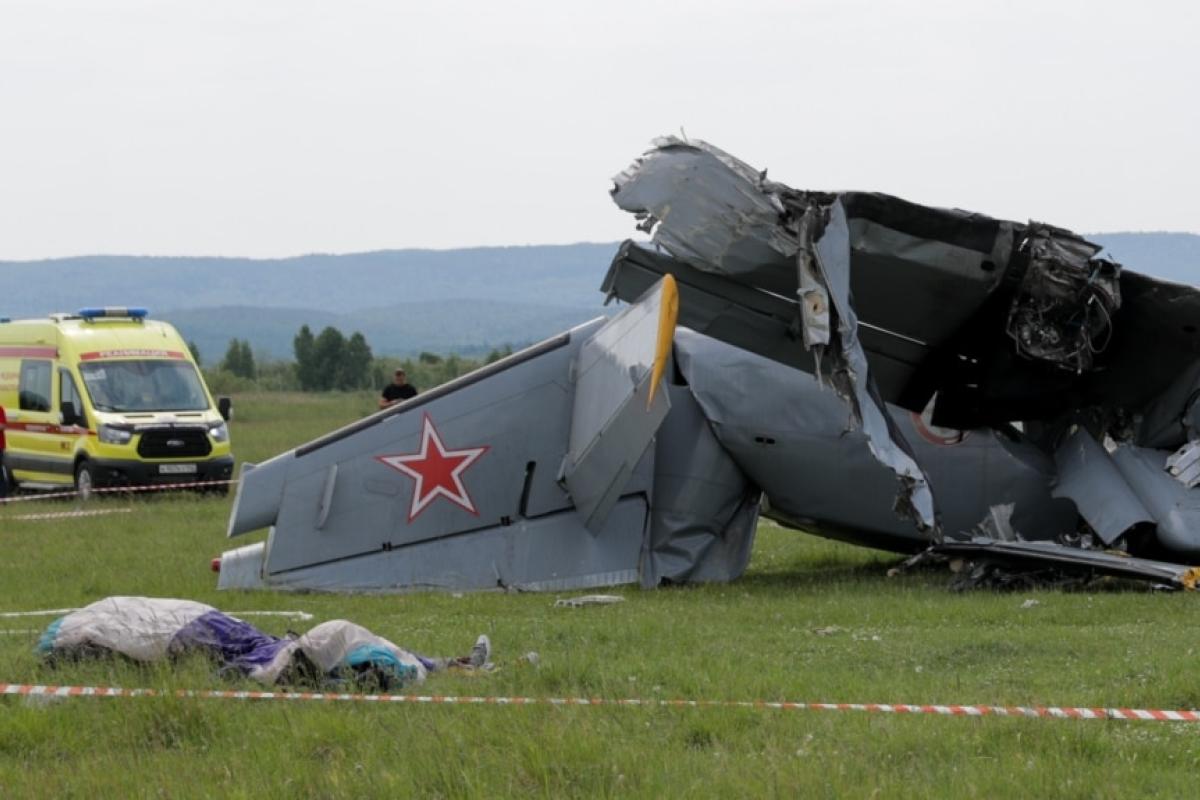 У Росії розбився літак з парашутистами: загинули 9 людей У Росії розбився літак з парашутистами: загинули 9 людей
