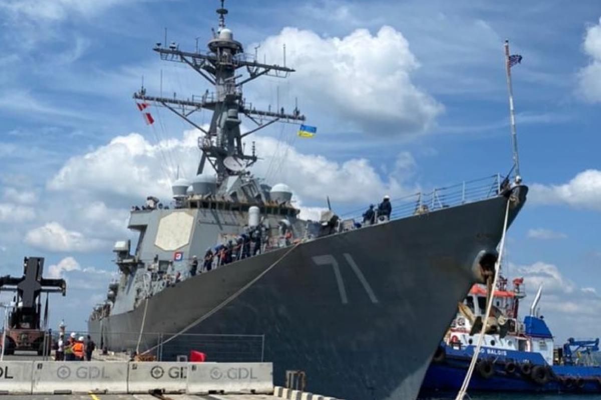 Американський ракетний есмінець Ross зайшов в Одесу Американський ракетний есмінець Ross зайшов в Одесу