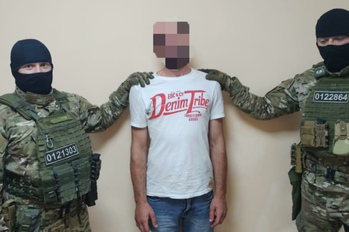 Сєвєродончанин отримав ножа у спину від випадкового товариша по чарці: нападника затримали Сєвєродончанин отримав ножа у спину від випадкового товариша по чарці: нападника затримали