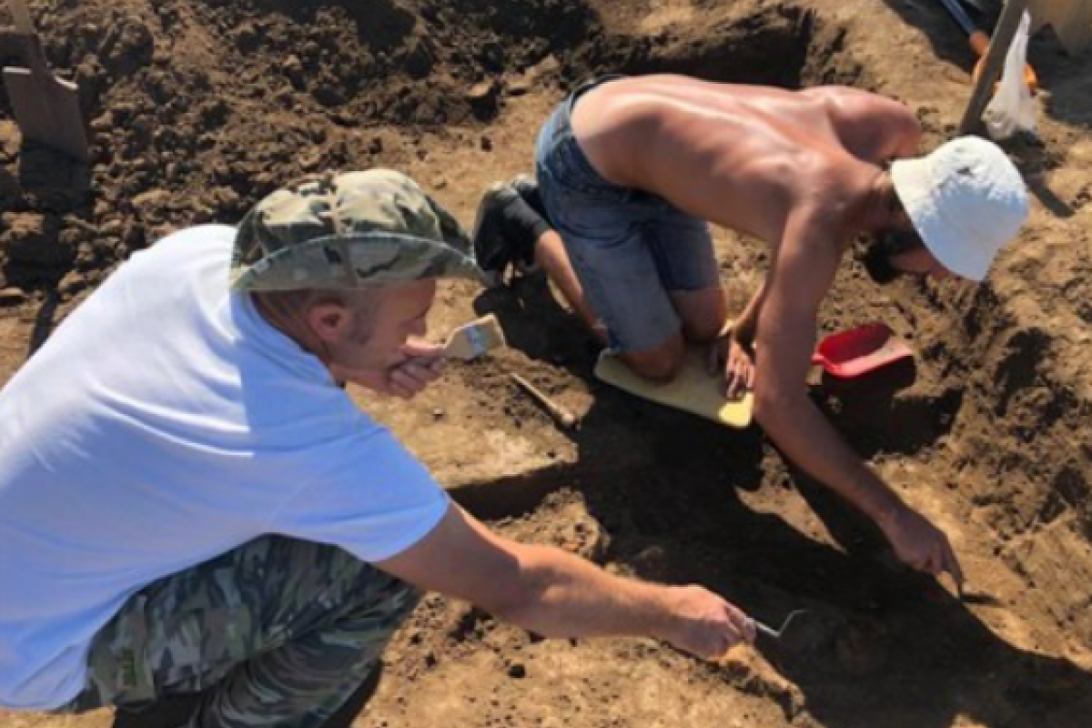На Луганщине при раскопках скифского кургана нашли алтарь для жертвоприношений На Луганщине при раскопках скифского кургана нашли алтарь для жертвоприношений