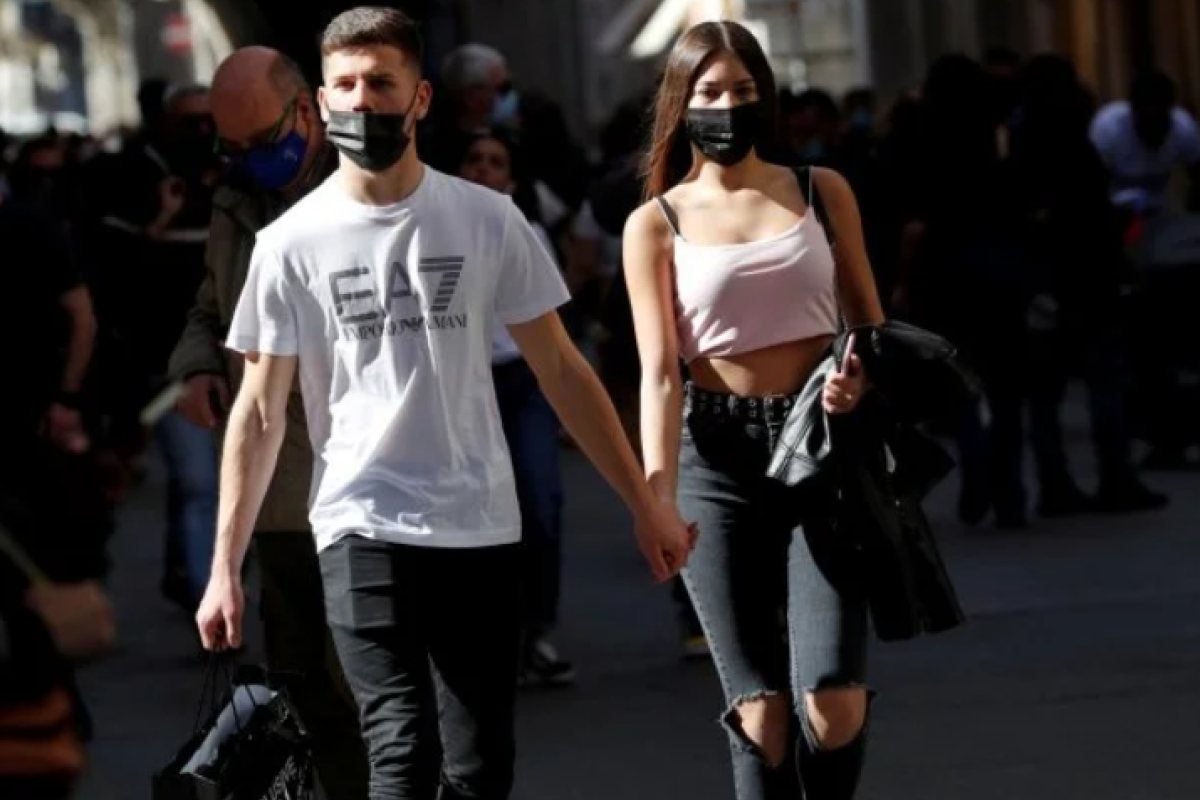 В Італії скасували обов'язкове носіння масок на вулиці В Італії скасували обов'язкове носіння масок на вулиці