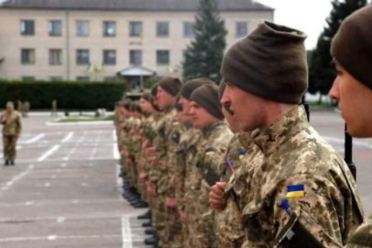 В Україні скасують обов'язковий військовий призов: названо терміни В Україні скасують обов'язковий військовий призов: названо терміни