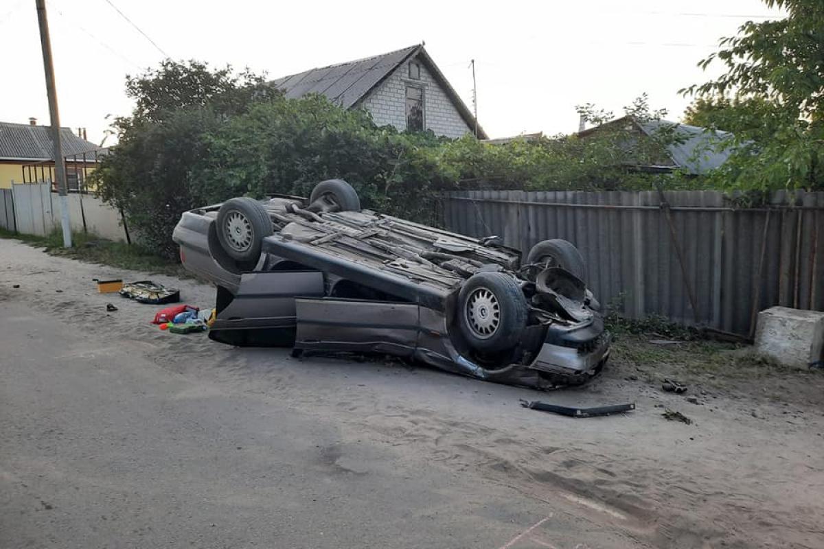 ДТП на Луганщині: автомобіль перекинувся та роздавив жінку-пішохода ДТП на Луганщині: автомобіль перекинувся та роздавив жінку-пішохода