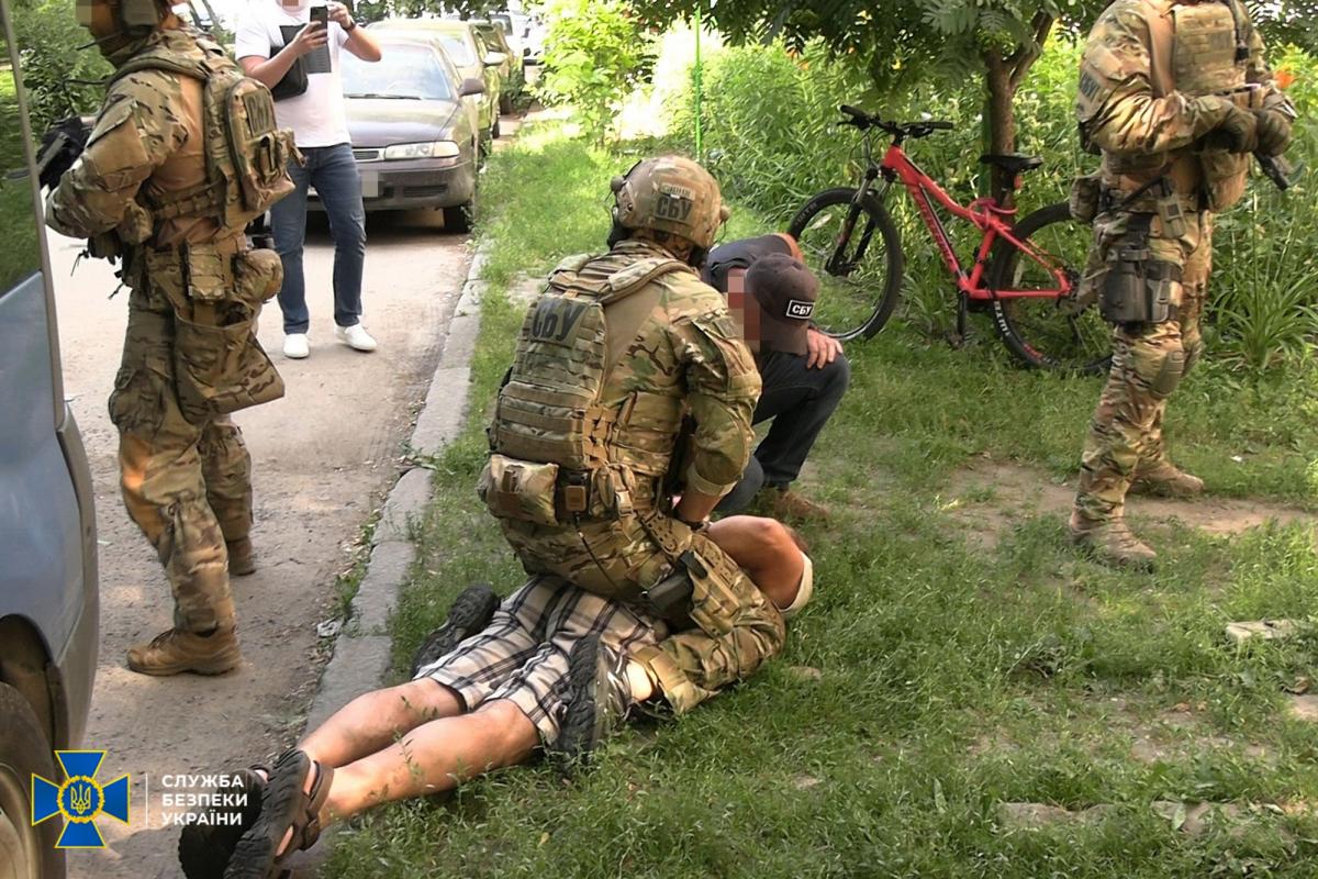 СБУ затримала на Харківщині колишнього "депутата ЛНР" СБУ затримала на Харківщині колишнього "депутата ЛНР"