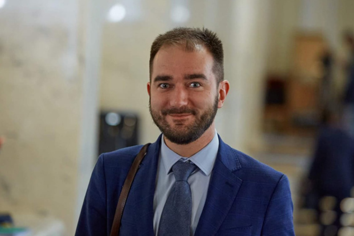 Скандальний нардеп Юрченко потрапив у ДТП, його запідозрили у вживанні наркотиків: що відомо Скандальний нардеп Юрченко потрапив у ДТП, його запідозрили у вживанні наркотиків: що відомо