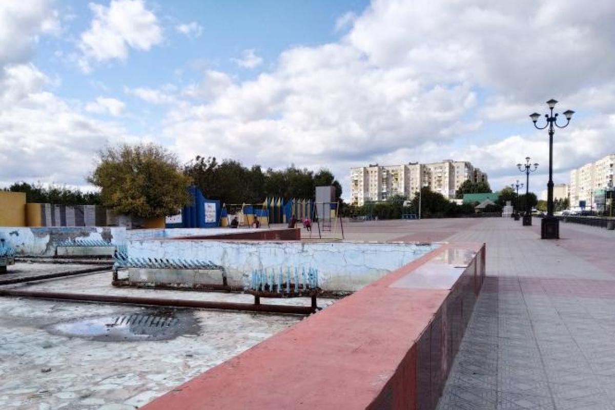 "Дойдут ли руки"?: Лисичане рассказали, как хотели бы облагородить центральную площадь "Дойдут ли руки"?: Лисичане рассказали, как хотели бы облагородить центральную площадь