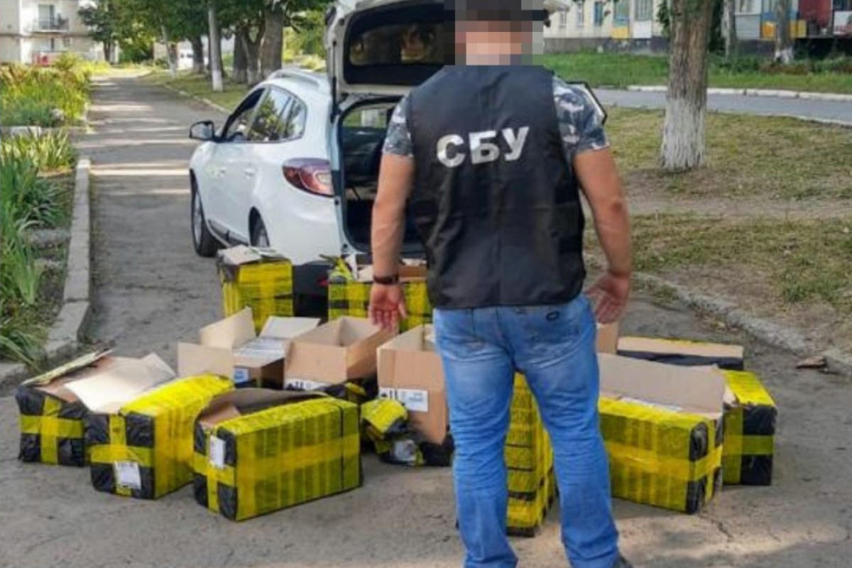 Мешканець Лисичанська організував мережу збуту контрафактного тютюну: вилучено товар на 700 тисяч гривень Мешканець Лисичанська організував мережу збуту контрафактного тютюну: вилучено товар на 700 тисяч гривень
