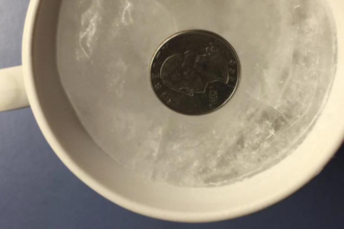 Зачем нужно класть монету в холодильник, надолго покидая дом Зачем нужно класть монету в холодильник, надолго покидая дом