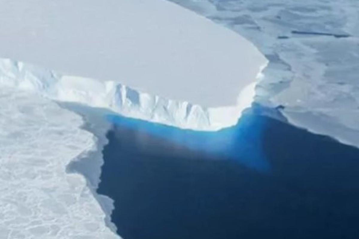 Льодовик "Судного дня" в Антарктиді розтоплює потужна сила зсередини Землі: катастрофа неминуча? Льодовик "Судного дня" в Антарктиді розтоплює потужна сила зсередини Землі: катастрофа неминуча?