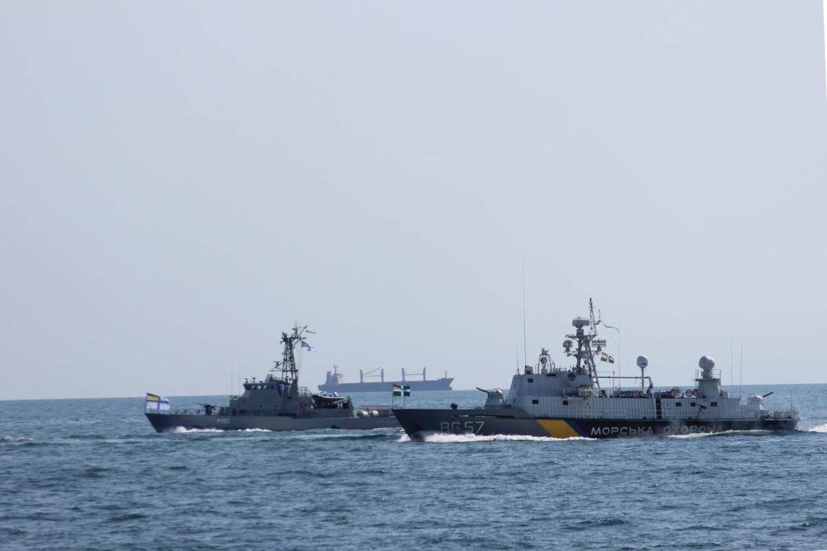 В Одессе состоялся военно-морской парад по случаю Дня Независимости Украины В Одессе состоялся военно-морской парад по случаю Дня Независимости Украины