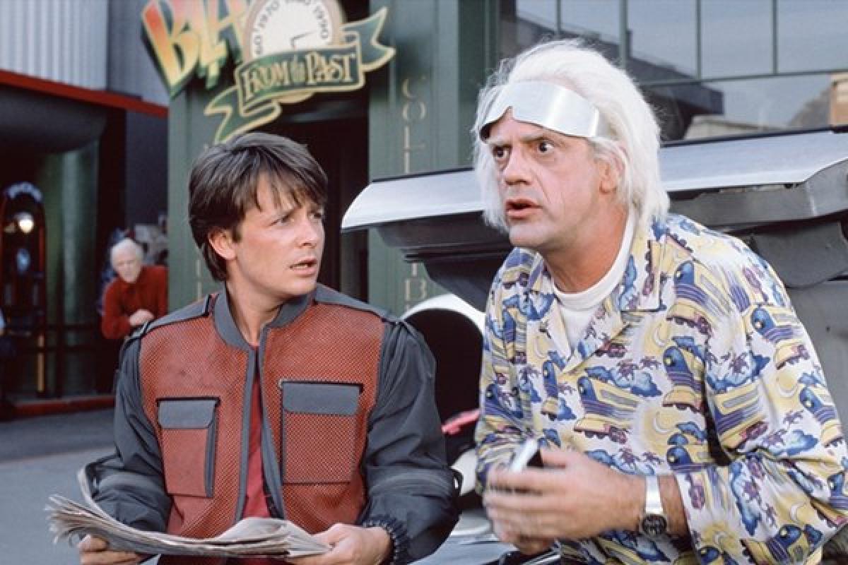 Актори з фільму "Назад у майбутнє" зустрілися через 36 років: Марті та Дока не впізнати Актори з фільму "Назад у майбутнє" зустрілися через 36 років: Марті та Дока не впізнати