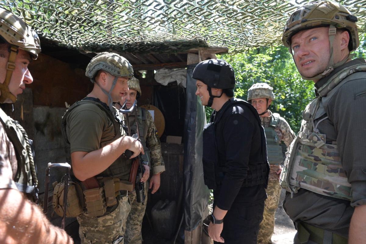 Після загострення на фронті Разумков поїхав у зону ООС Після загострення на фронті Разумков поїхав у зону ООС