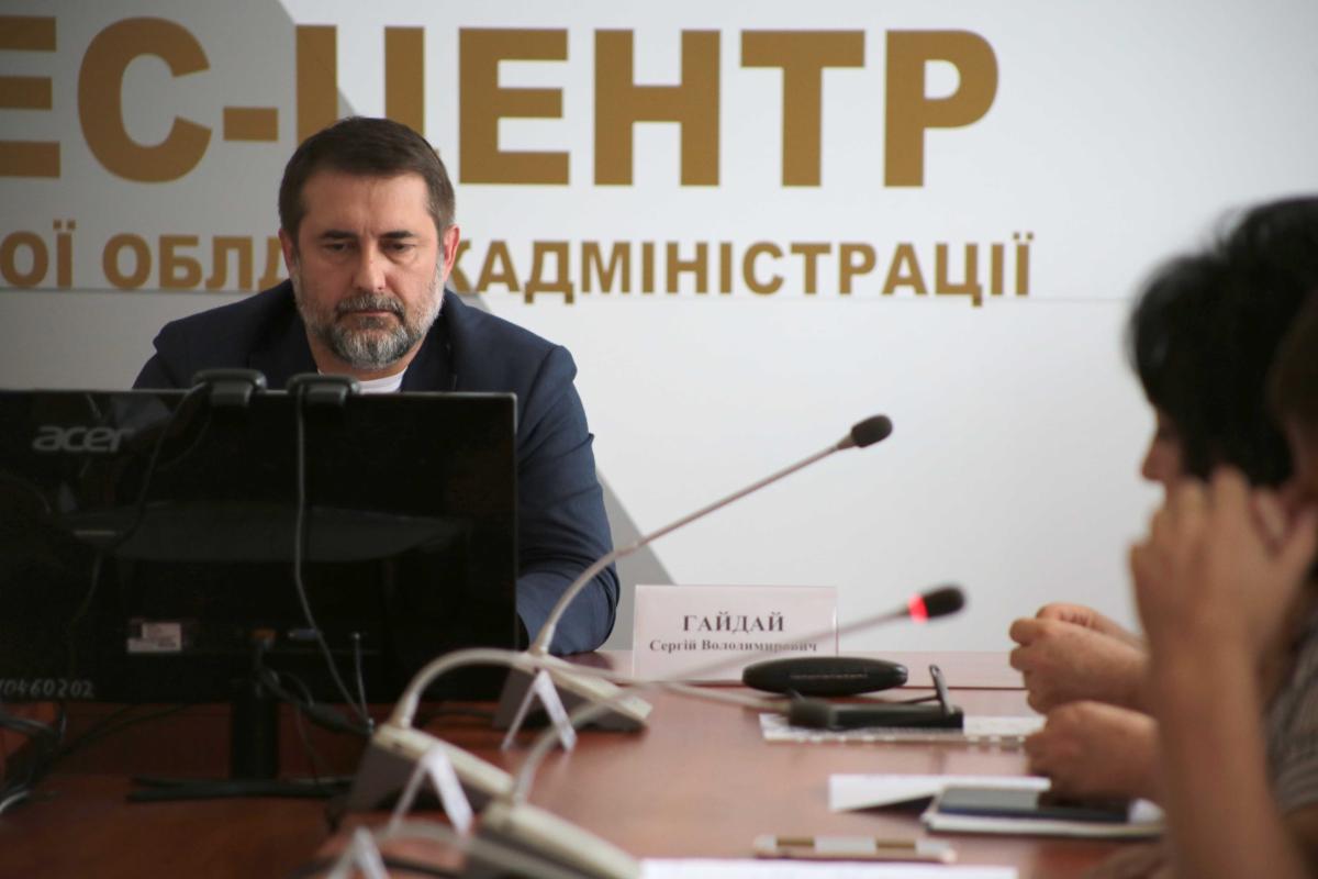 На Луганщині перевищено рівень захворюваності на COVID-19: Гайдай пригрозив громадам "блокадою" На Луганщині перевищено рівень захворюваності на COVID-19: Гайдай пригрозив громадам "блокадою"