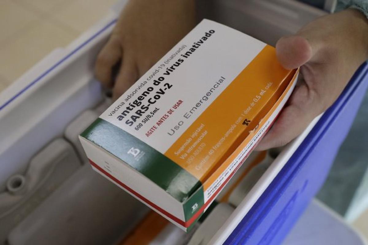 Україна отримала ще 1,5 мільйона доз вакцини CoronaVac Україна отримала ще 1,5 мільйона доз вакцини CoronaVac
