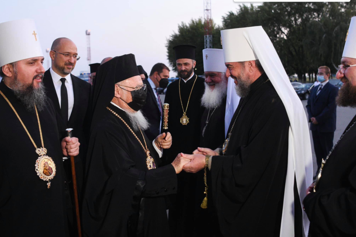 Визит Варфоломея в Киев: ПЦУ провела благодарственную молитву, а Московский патриархат устроил протест