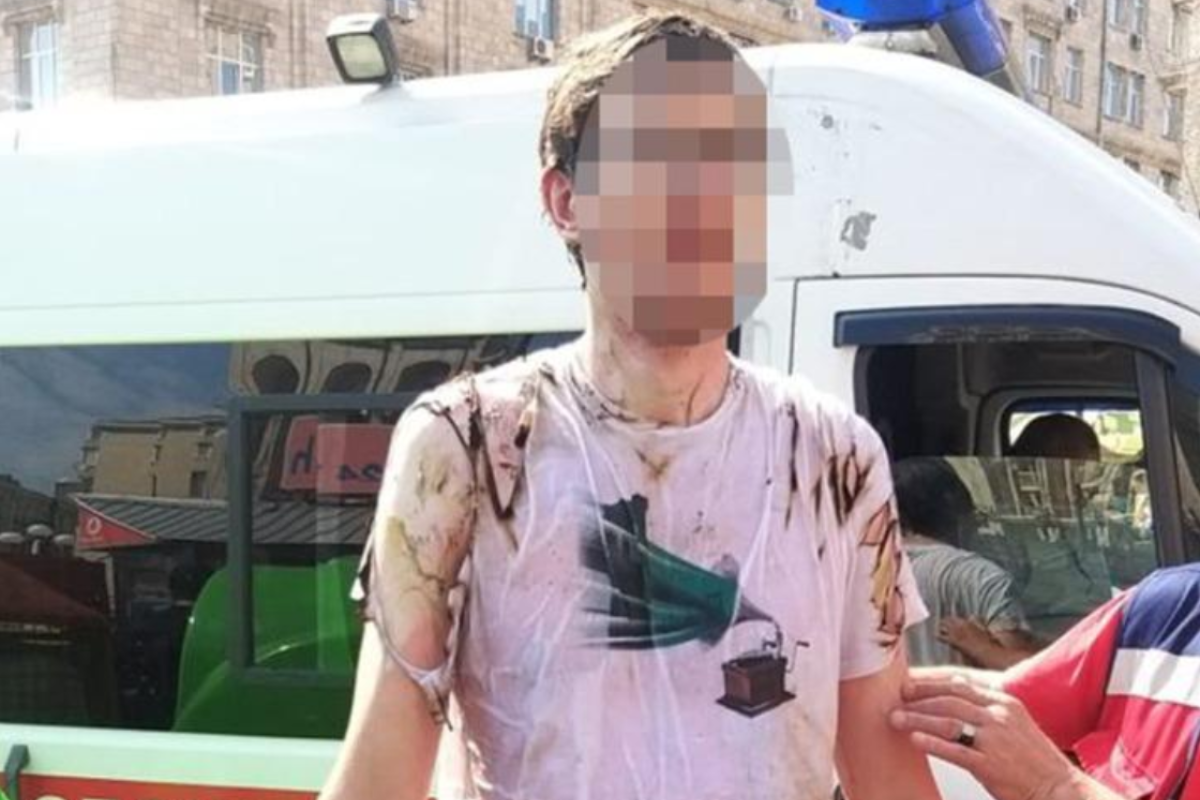 Мужчина поджег себя во время парада в центре Киева Мужчина поджег себя во время парада в центре Киева