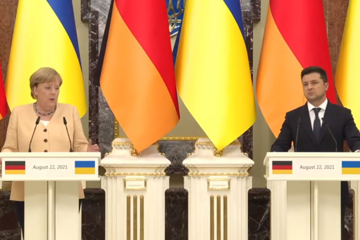 Меркель: Росія - сторона конфлікту. Україна чинить правильно, що не веде переговори з сепаратистами Меркель: Росія - сторона конфлікту. Україна чинить правильно, що не веде переговори з сепаратистами