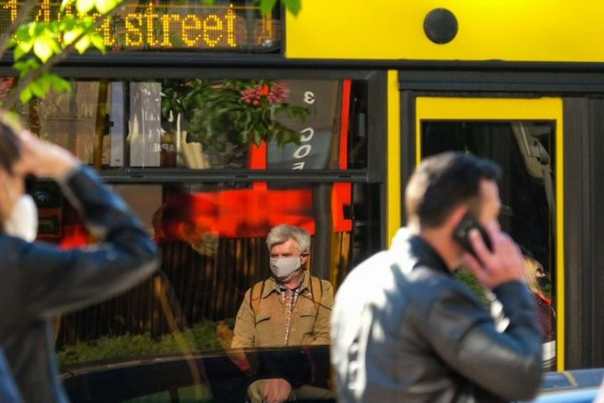 Кабмин не планирует останавливать работу транспорта в "красных" зонах