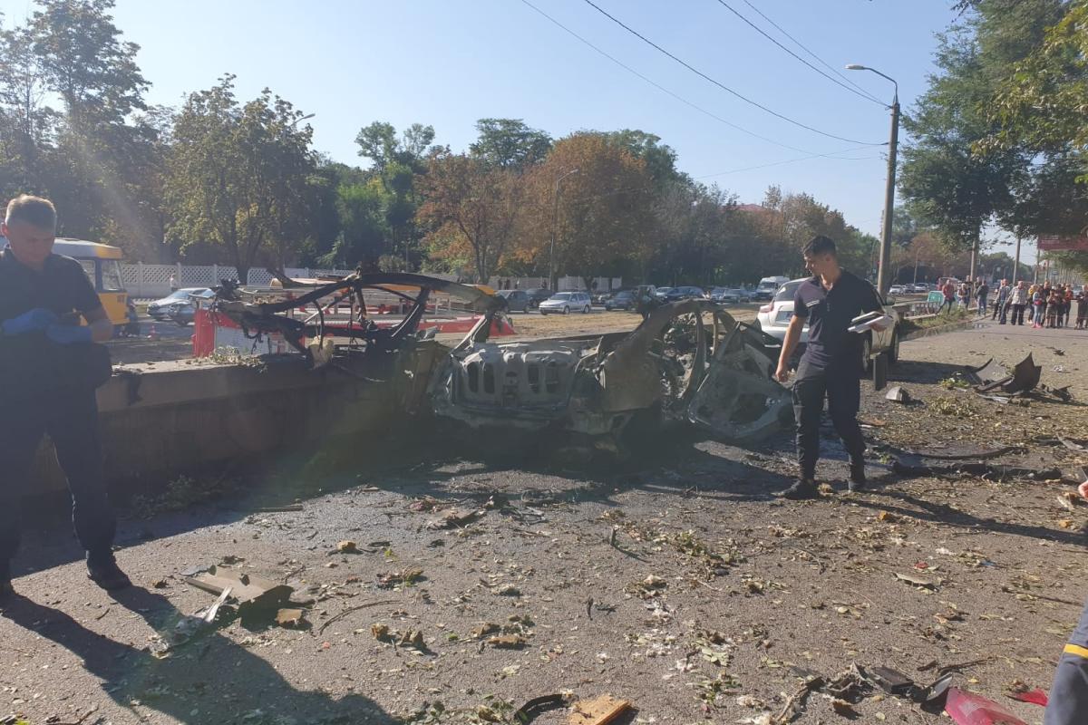 В Днепре при взрыве автомобиля погибли спикер ГСЧС и ветеран АТО: происшествие расследуют как теракт В Днепре при взрыве автомобиля погибли спикер ГСЧС и ветеран АТО: происшествие расследуют как теракт