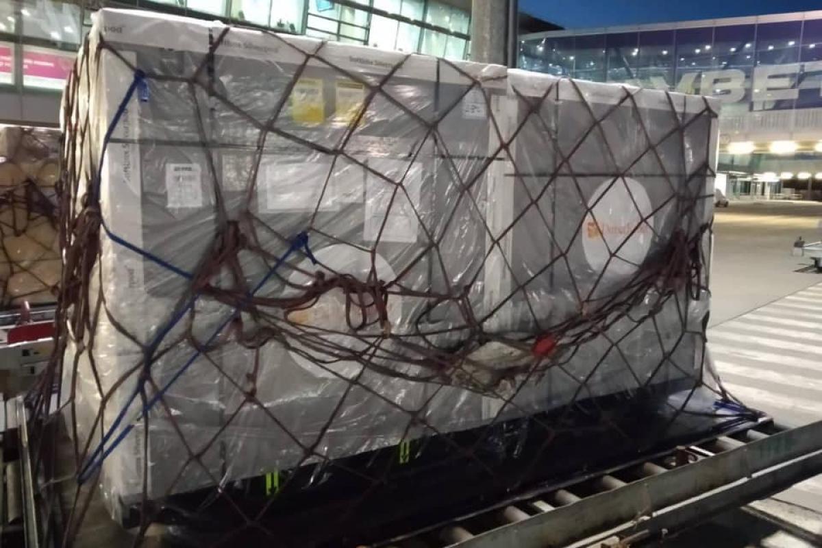 В Украину из США прибыл гуманитарный груз с инновационными лекарствами против COVID-19