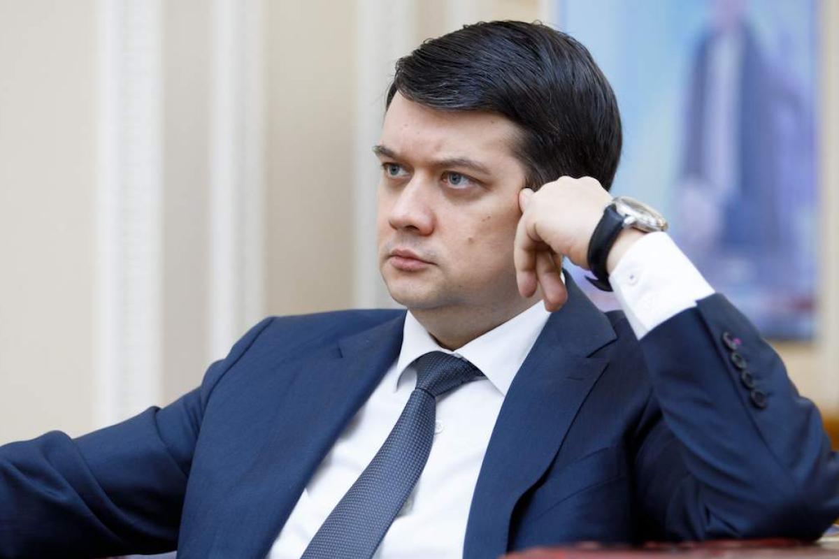 Разумков рассказал о слухах, что депутатам предлагают деньги за "некоторые отставки" Разумков рассказал о слухах, что депутатам предлагают деньги за "некоторые отставки"