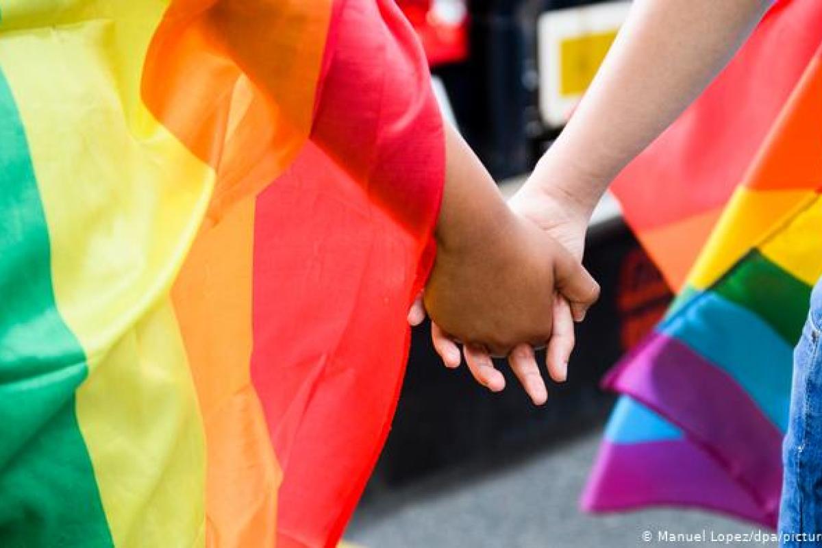 Швейцарцы на референдуме поддержали легализацию однополых браков