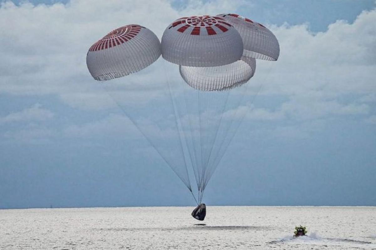 Космічний корабель Crew Dragon з повністю цивільним екіпажем здійснив триденний політ в космос