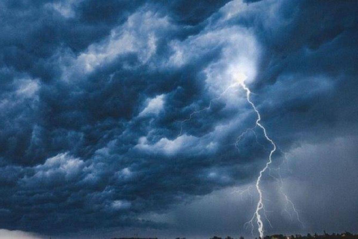 Луганську область накриє негода: очікуються грози і шквали