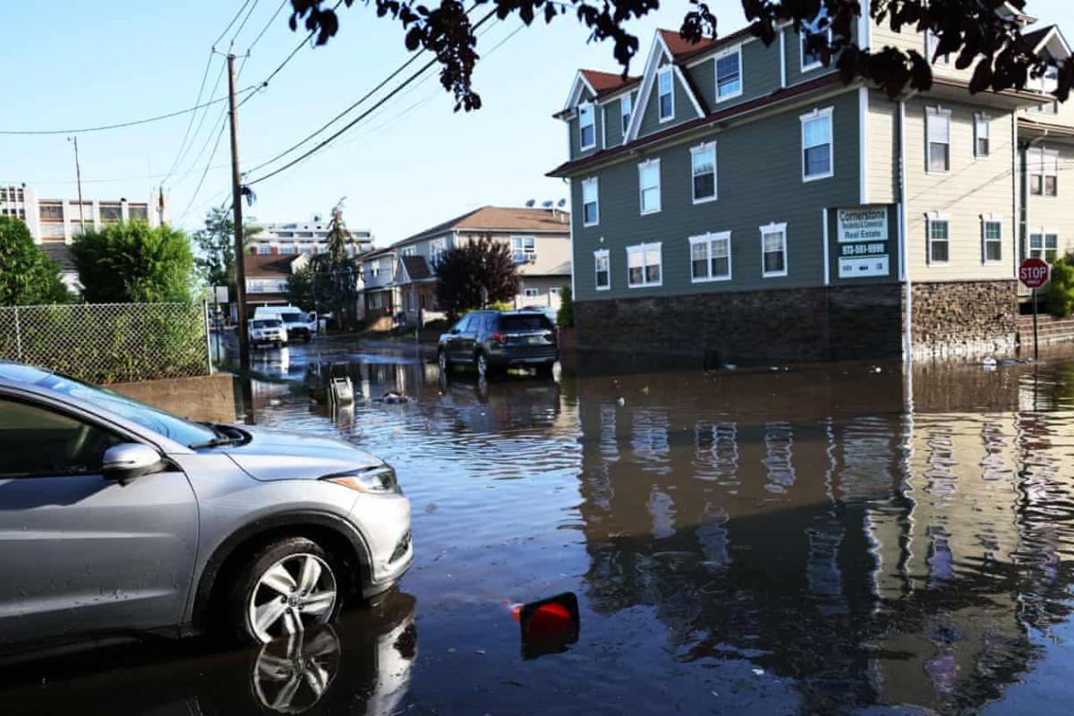 Более 40 человек погибли из-за урагана "Ида" в США