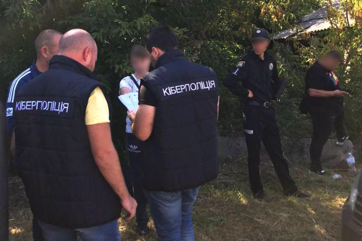 Кіберполіція викрила жителя Луганщини, що торгував підробними COVID-тестами Кіберполіція викрила жителя Луганщини, що торгував підробними COVID-тестами