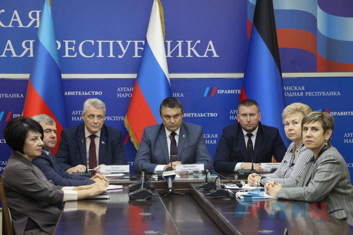 "ДНР" и "ЛНР" подписали документ об объединении