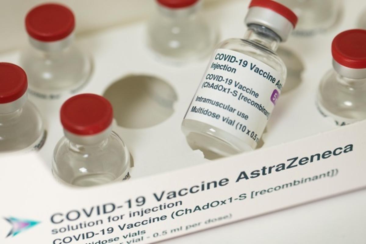 Вакцина AstraZeneca захищає від COVID-19 на 74%, - головний санлікар