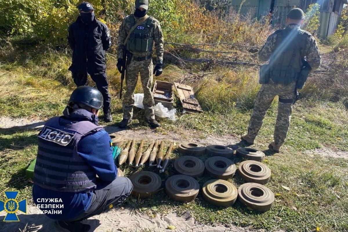 СБУ предотвратила диверсию на Луганщине: взрывчатка была замаскирована возле автобусной остановки СБУ предотвратила диверсию на Луганщине: взрывчатка была замаскирована возле автобусной остановки