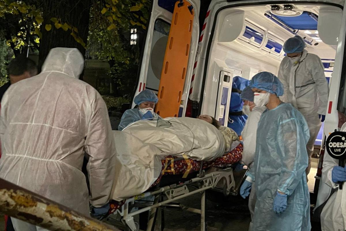В Одесі не вистачає кисню для ковідних хворих: пацієнтів уночі перевозили з однієї лікарні до іншої В Одесі не вистачає кисню для ковідних хворих: пацієнтів уночі перевозили з однієї лікарні до іншої