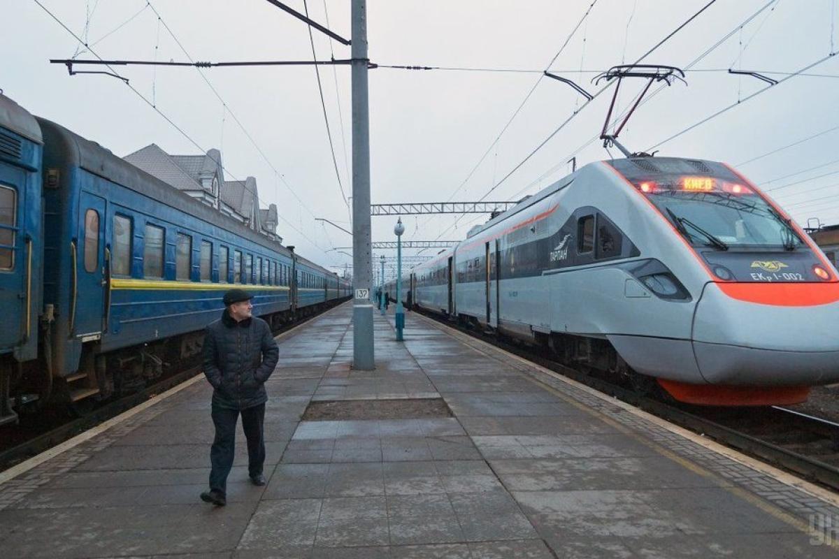 Через схід вагонів на Житомирщині 20 потягів по всій Україні можуть затримуватися Через схід вагонів на Житомирщині 20 потягів по всій Україні можуть затримуватися