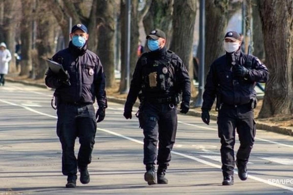 Поліція перевірятиме в українців сертифікати про вакцинацію від коронавірусу за QR-кодом