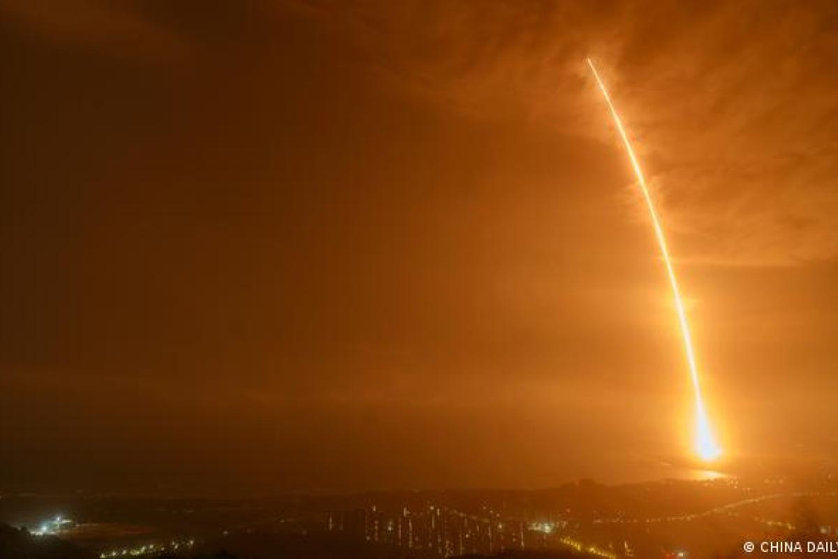 Китай испытал ракету, способную нести ядерный заряд: она облетела всю Землю, - СМИ Китай испытал ракету, способную нести ядерный заряд: она облетела всю Землю, - СМИ