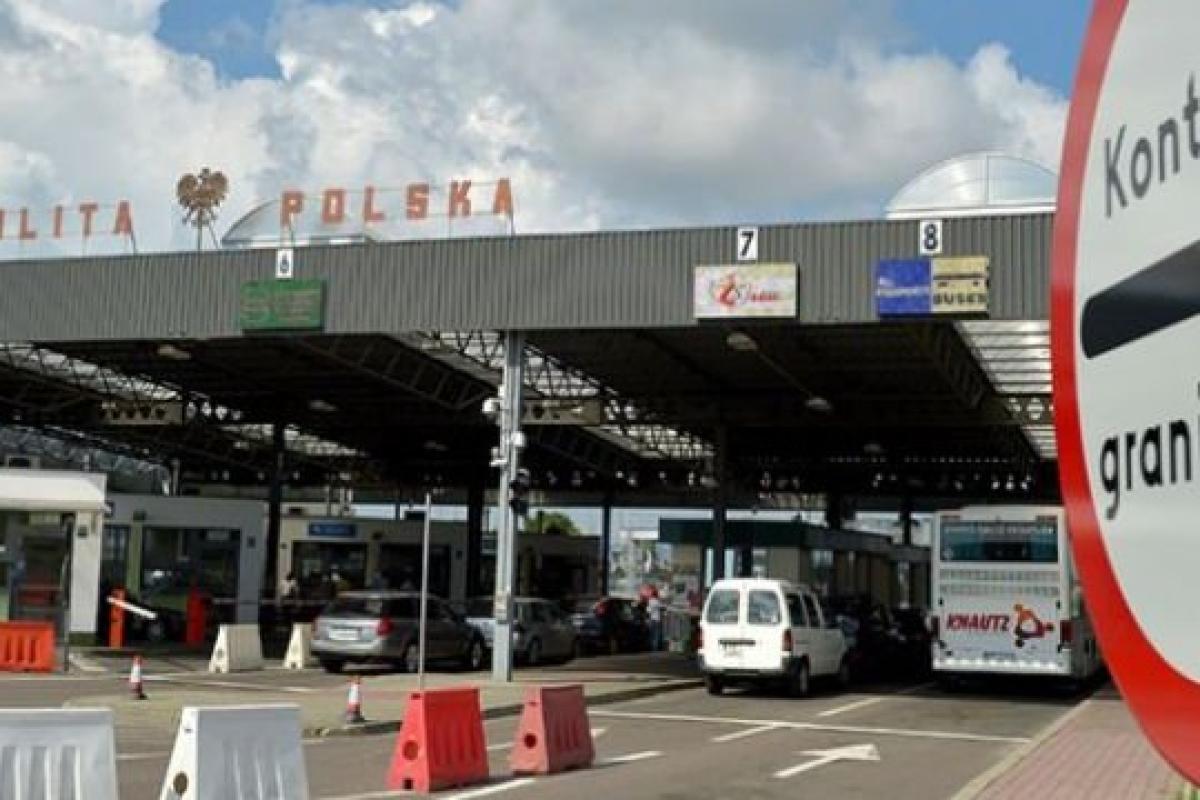 У Польщі за добу зафіксували понад 500 спроб мігрантів перетнути кордон з Білоруссю У Польщі за добу зафіксували понад 500 спроб мігрантів перетнути кордон з Білоруссю