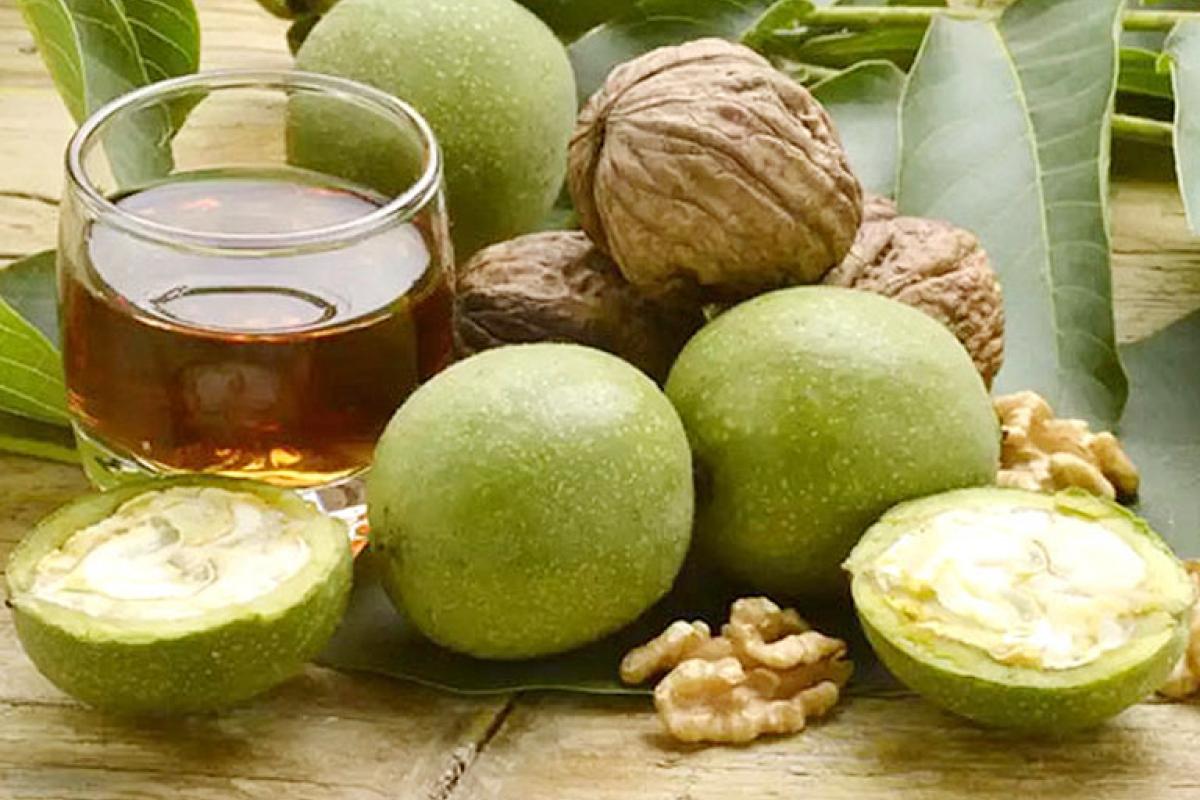 Настойка грецкого ореха: полезные свойства