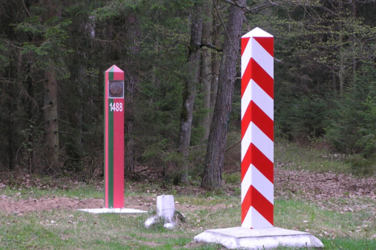 В Польше нелегалы ранили двух офицеров при попытке прорыва границы В Польше нелегалы ранили двух офицеров при попытке прорыва границы