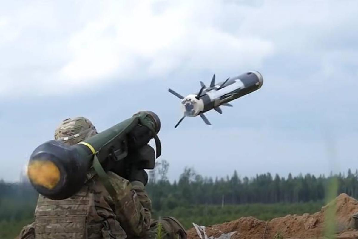 ВСУ применили на Донбассе противотанковый ракетный комплекс Javelin ВСУ применили на Донбассе противотанковый ракетный комплекс Javelin