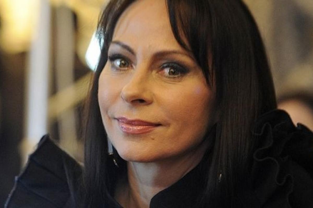 Обгоріла половина тіла, понівечене обличчя: співачка Марина Хлєбнікова у реанімації після пожежі Обгоріла половина тіла, понівечене обличчя: співачка Марина Хлєбнікова у реанімації після пожежі