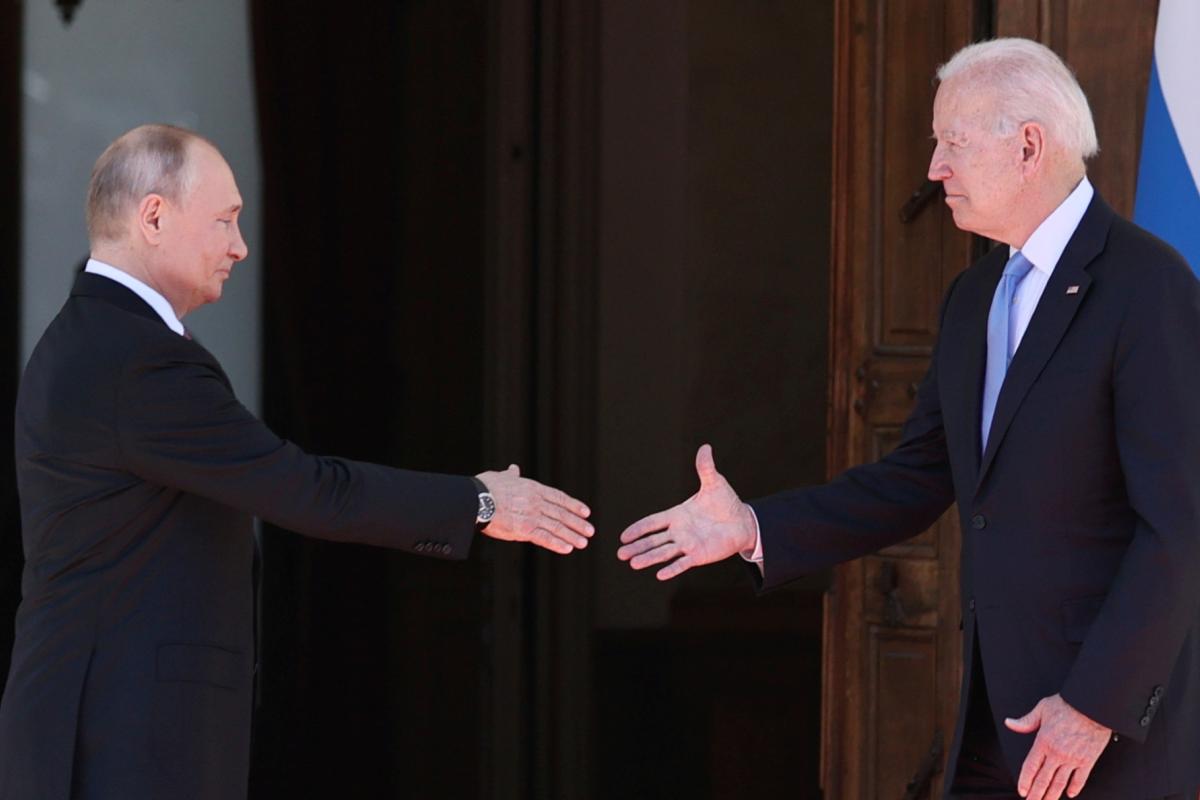 В России "основательно готовятся" к встрече Путина и Байдена В России "основательно готовятся" к встрече Путина и Байдена