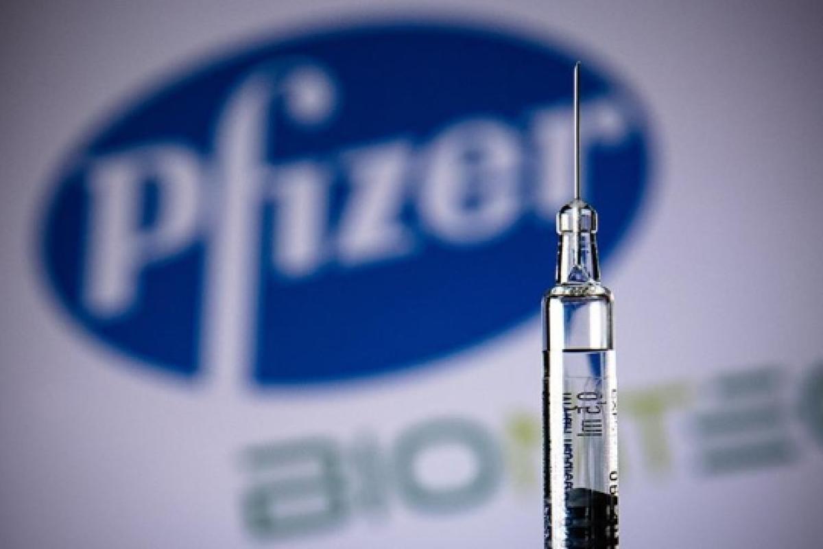 Вакцину Pfizer должны будут адаптировать к штамму "Омикрон" в течение 100 дней Вакцину Pfizer должны будут адаптировать к штамму "Омикрон" в течение 100 дней