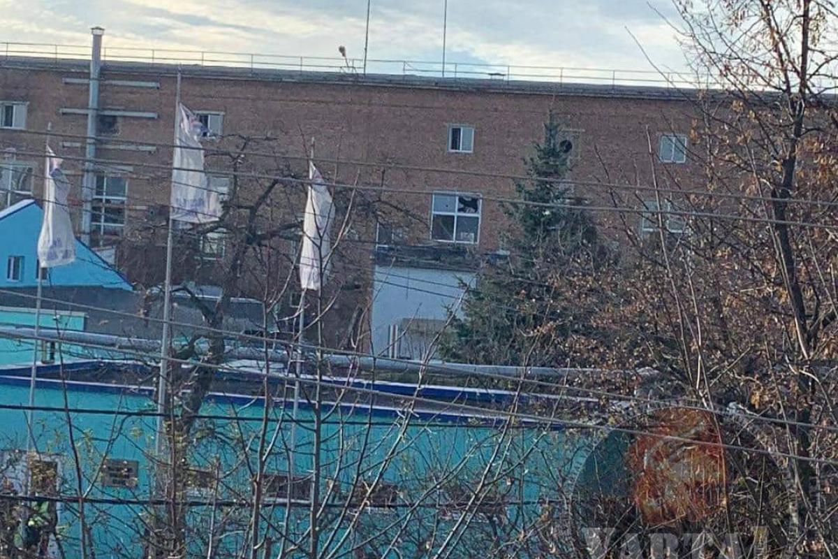 Во Львове на химзаводе от взрыва вылетели стекла: фото, видео Во Львове на химзаводе от взрыва вылетели стекла: фото, видео