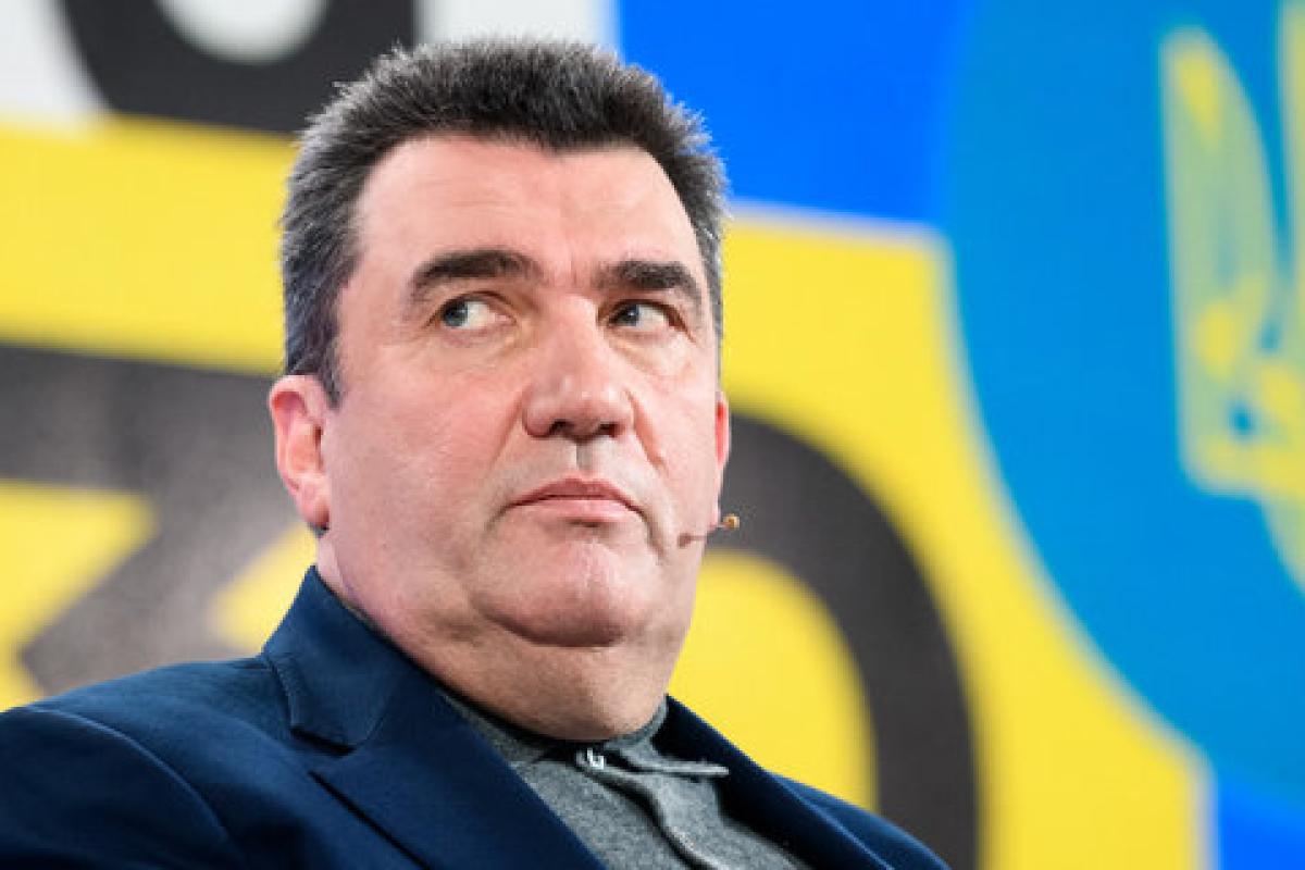 Данилов ответил на предложение немецких политиков относительно мигрантов: "Могут взять по 2-3 беженца к себе домой" Данилов ответил на предложение немецких политиков относительно мигрантов: "Могут взять по 2-3 беженца к себе домой"