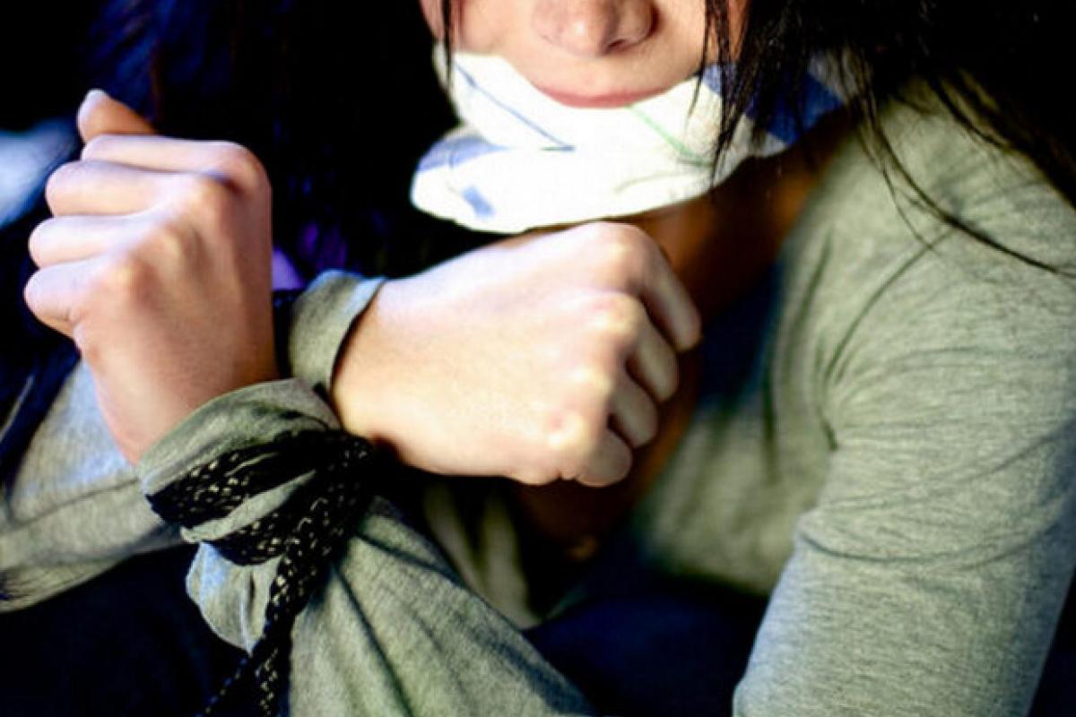 Девочка спаслась от похитителя при помощи "секретного" жеста из TikTok: его нужно запомнить Девочка спаслась от похитителя при помощи "секретного" жеста из TikTok: его нужно запомнить