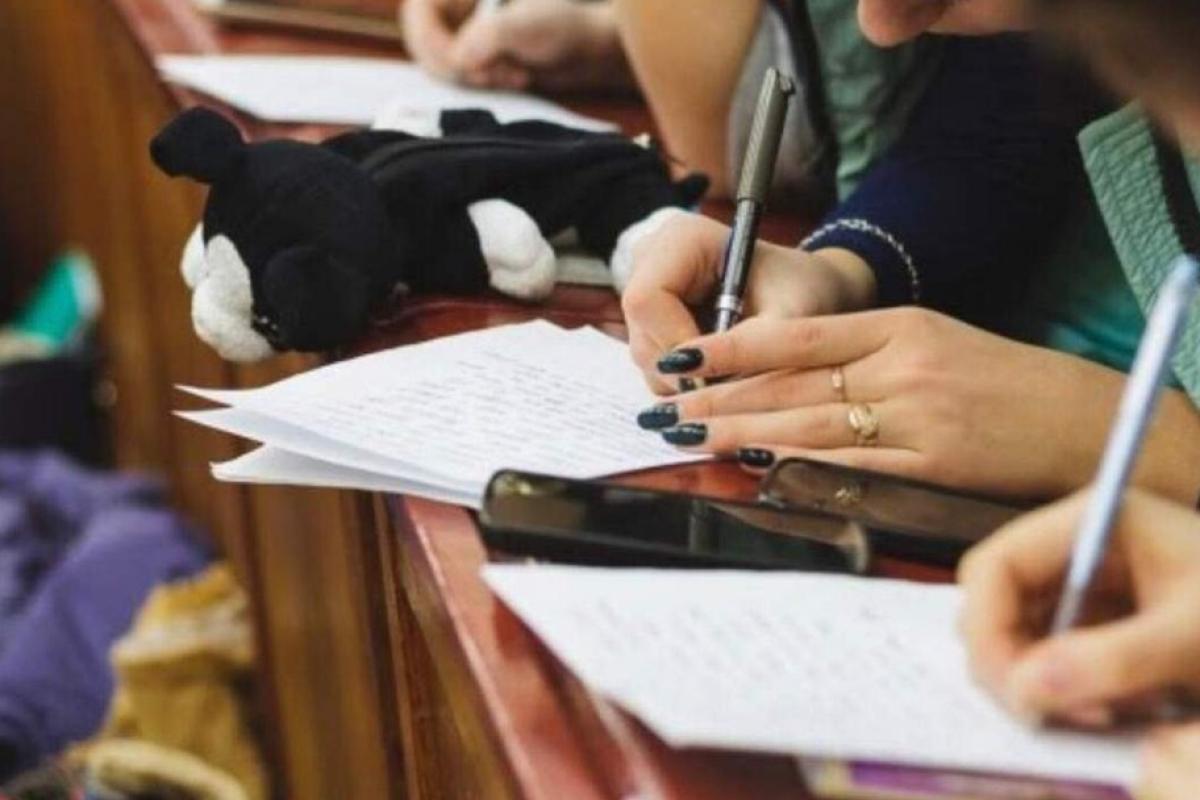 Как украинцы писали радиодиктант национального единства: сеть наполнена жалобами Как украинцы писали радиодиктант национального единства: сеть наполнена жалобами